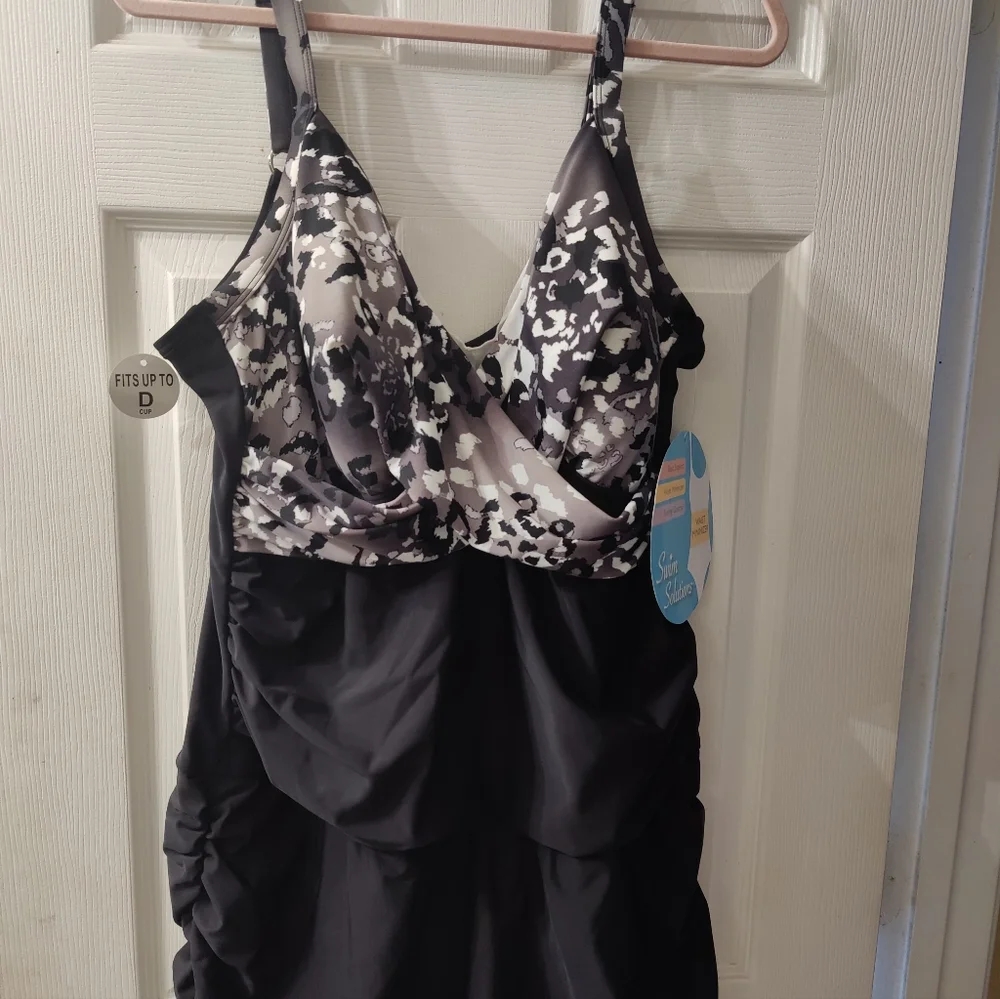 NWT Swim Solutions Black and White Plus Size 20W One-Piece Swimsuit - Picture 8 of 9